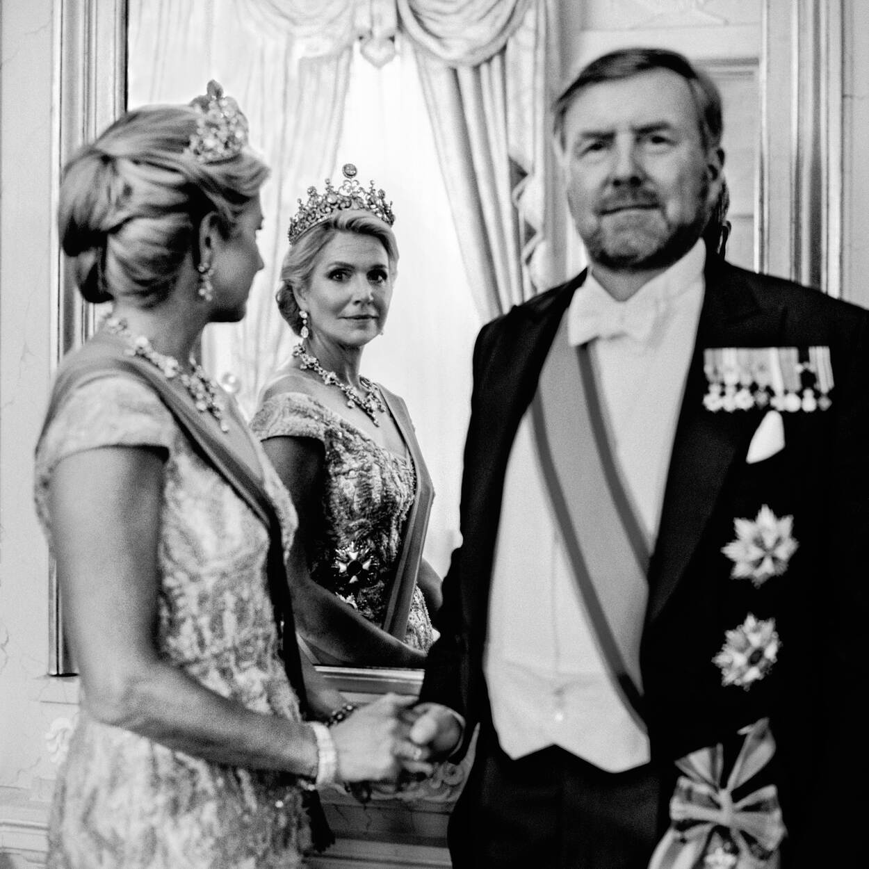 Staatsiefoto Zijne Majesteit Koning Willem-Alexander en Hare Majesteit Koningin Máxima